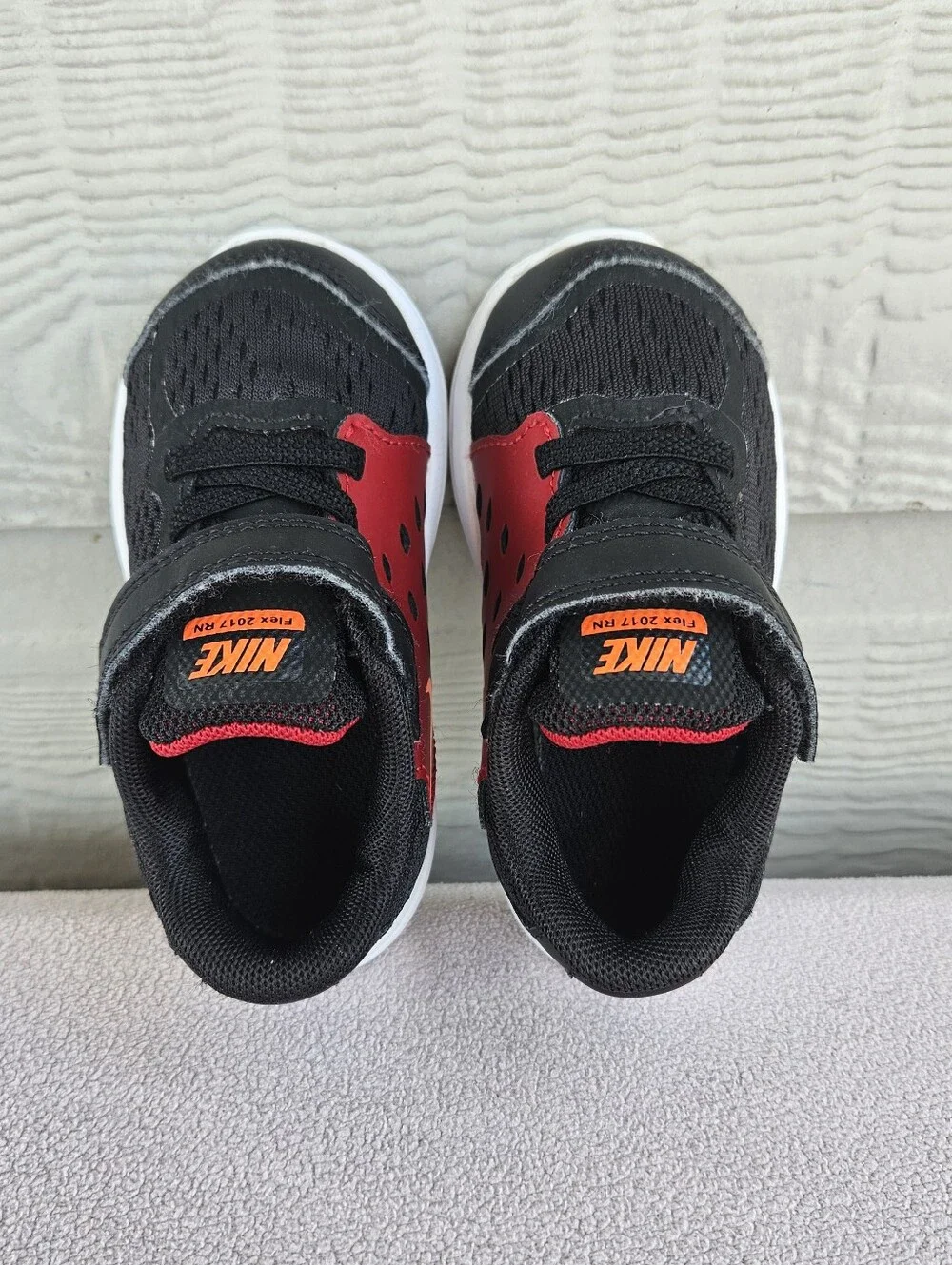 Nike Flex Run TD Sneaker Toddler SZ 6C Hook & Loop Black Red 904239-005